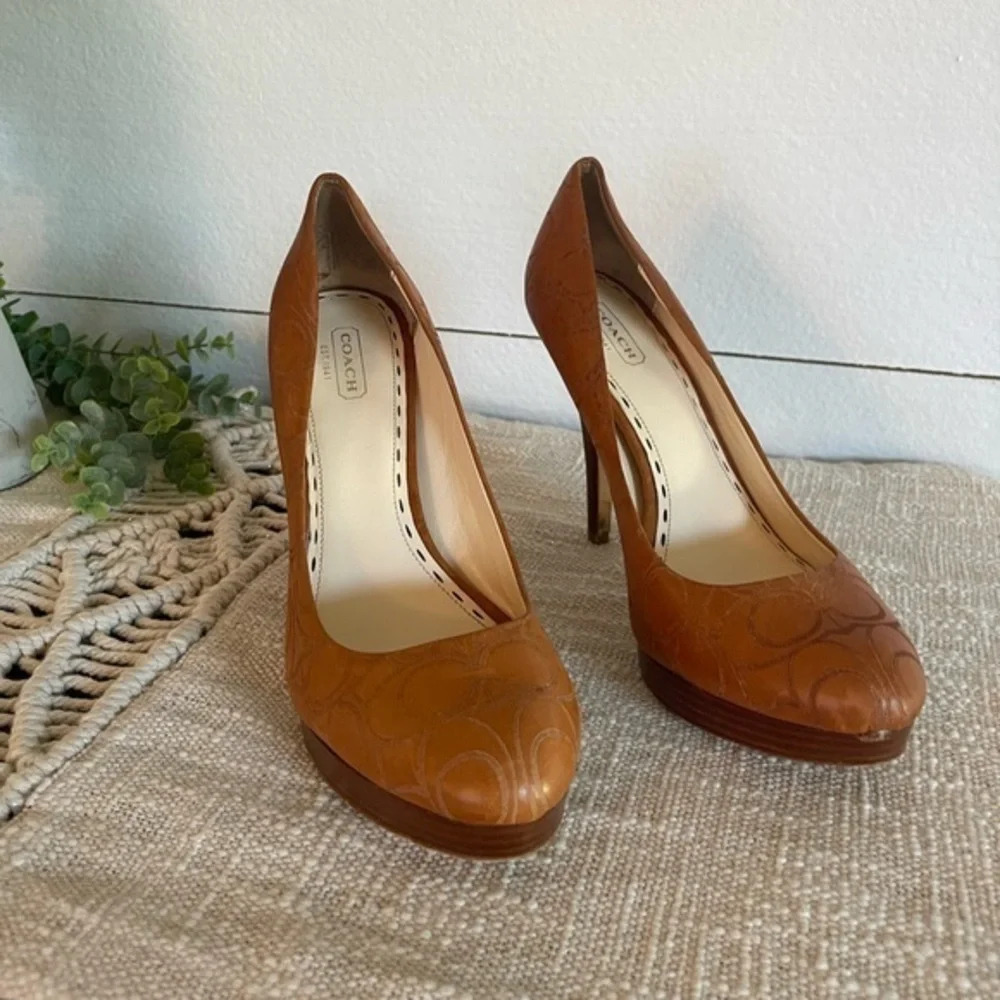 Coach C Logo Basil Veg Leather Whiskey Platform Heels Size 8.5